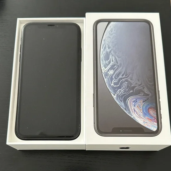 Unlocked Apple iPhone XR 64GB *Black - Picture 1 of 7